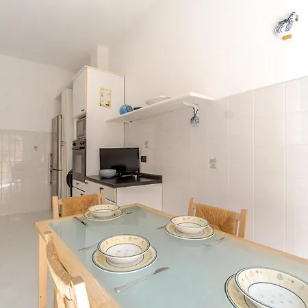 Castelletto Roomy & Functional Flat * Генуя