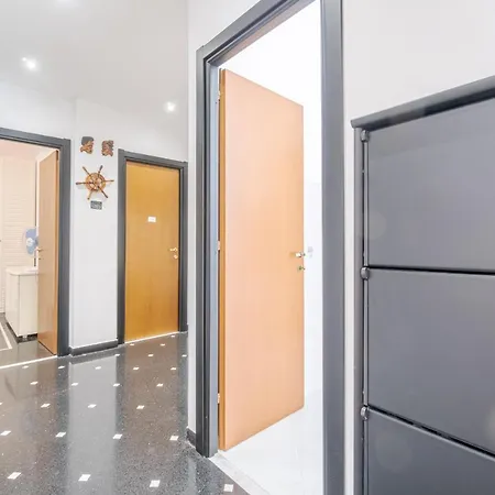 Апартаменты Castelletto Roomy & Functional Flat *