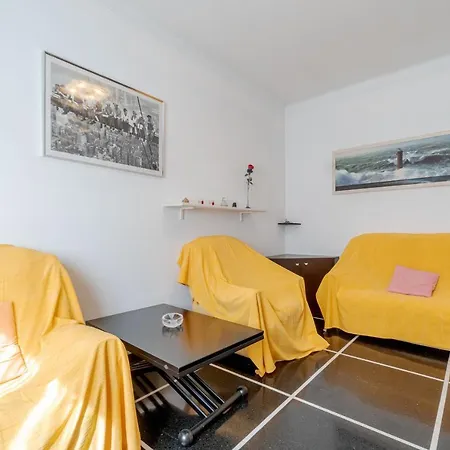 Castelletto Roomy & Functional Flat *